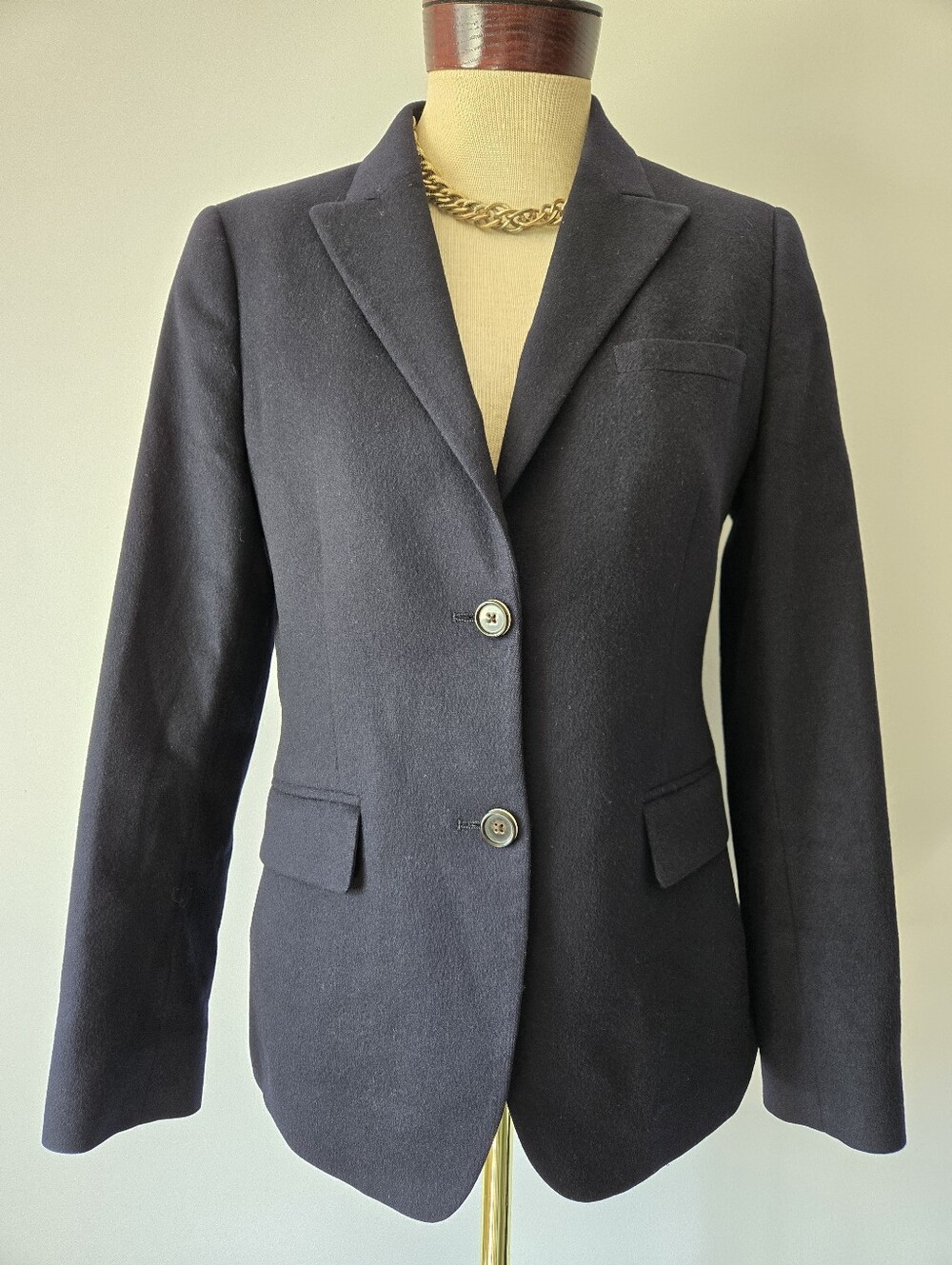 Brooks Brothers 100%   Cashmere  Navy Blazer. Size 8